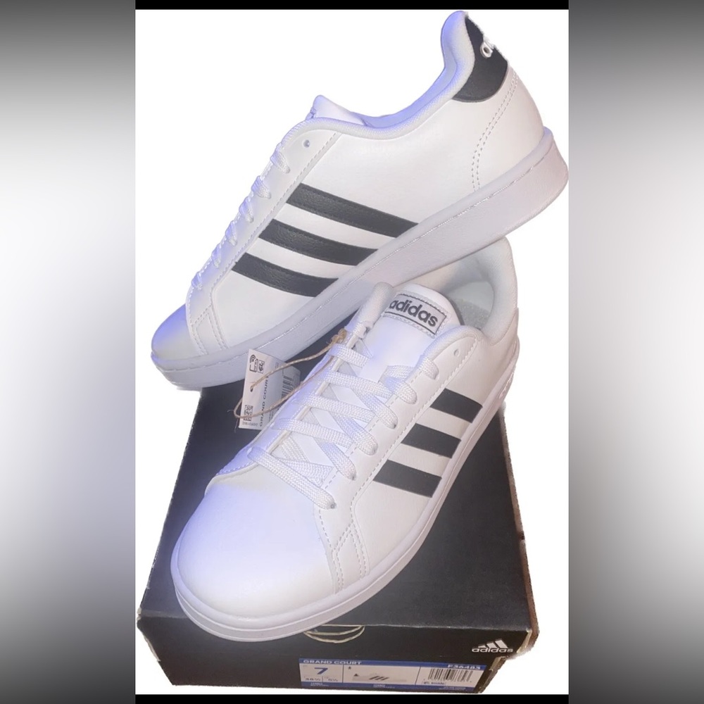Kids Unisex  Adidas Grand Court  2.0K Sneakers (GW6511) Size 4.5 US